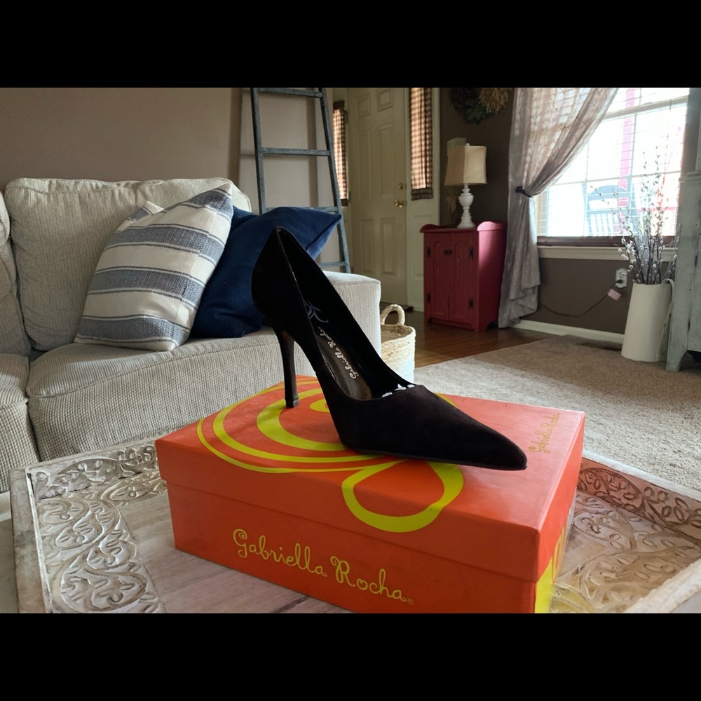 Women’s Brown Suede Pump by Gabriela Rocha-Sz 9